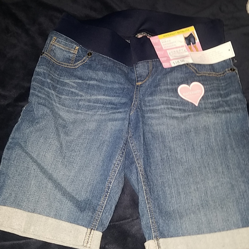 Maternity jean shorts size 4-6 Bermuda style NWT